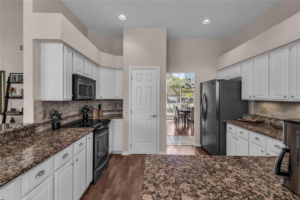 Activo con contrato: $625,000 (4 camas, 3 baños, 2534 Pies cuadrados)