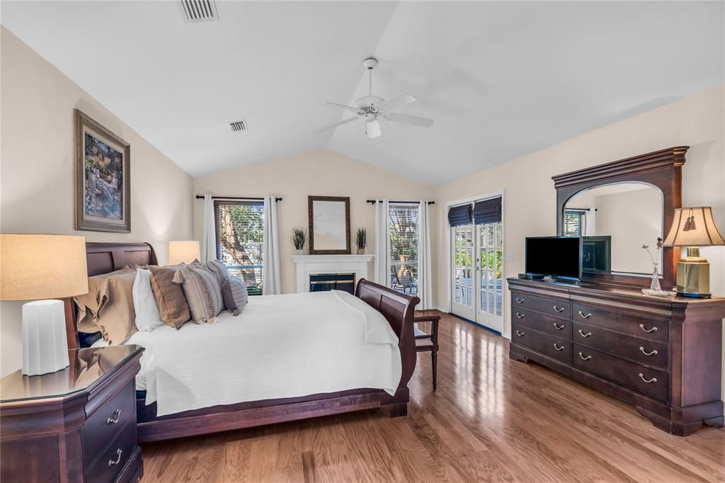 Activo con contrato: $625,000 (4 camas, 3 baños, 2534 Pies cuadrados)