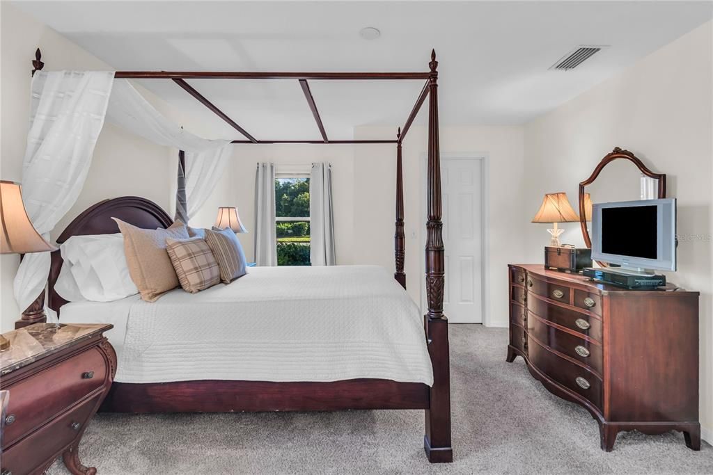 Activo con contrato: $625,000 (4 camas, 3 baños, 2534 Pies cuadrados)