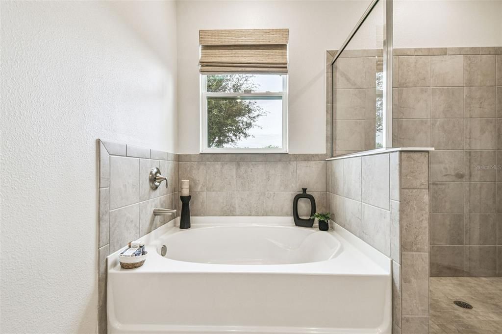 For Sale: $509,900 (3 beds, 2 baths, 1844 Square Feet)