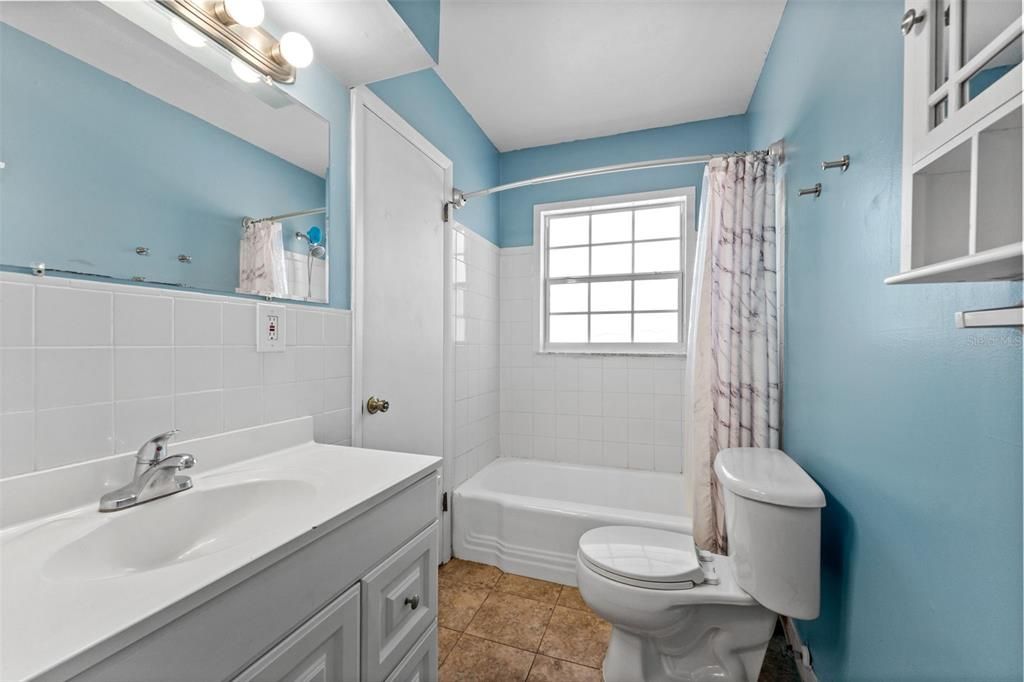 Под контрактом: $330,000 (3 спален, 1 ванн, 988 Квадратных фут)