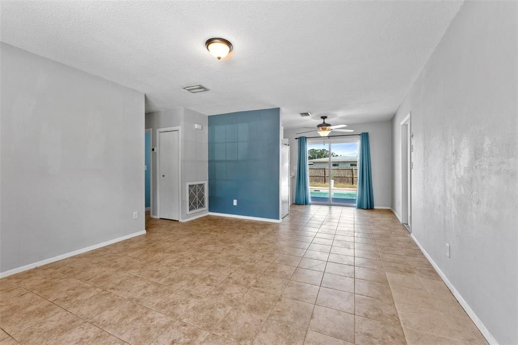 Под контрактом: $330,000 (3 спален, 1 ванн, 988 Квадратных фут)