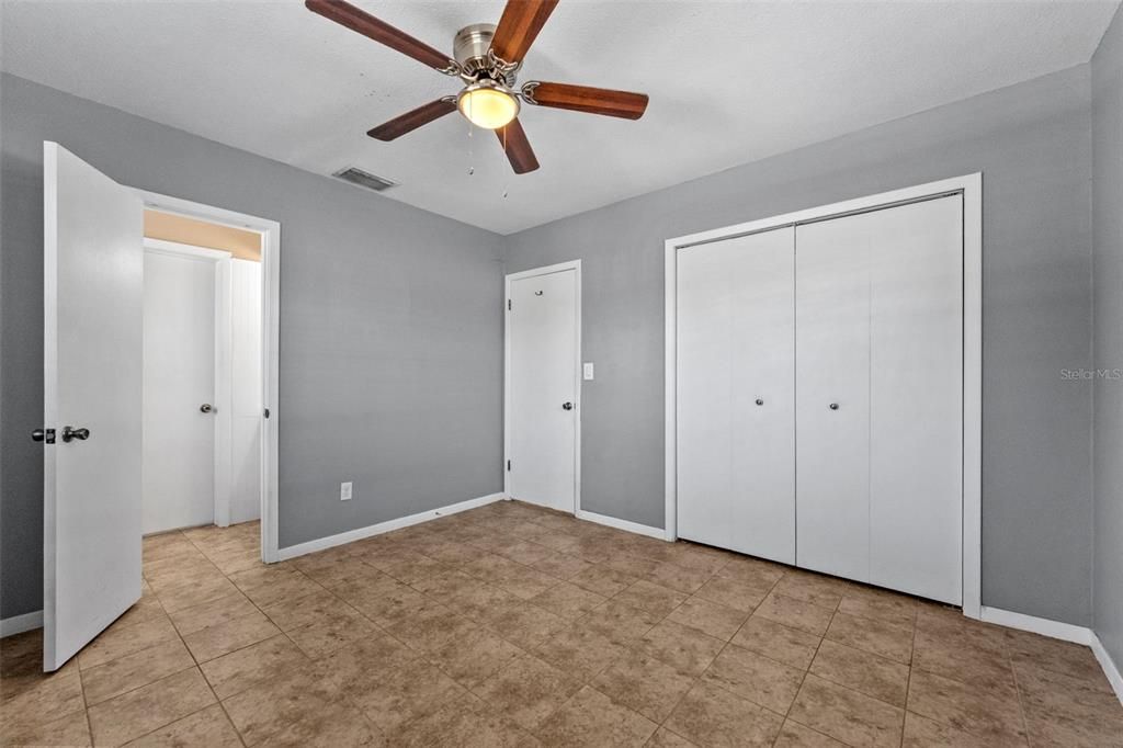 Под контрактом: $330,000 (3 спален, 1 ванн, 988 Квадратных фут)