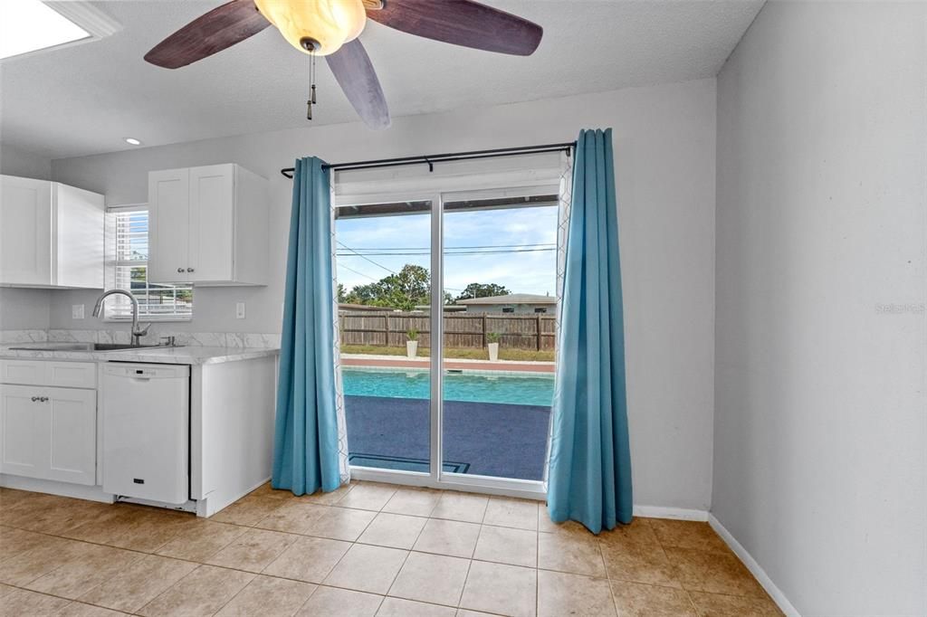 Под контрактом: $330,000 (3 спален, 1 ванн, 988 Квадратных фут)