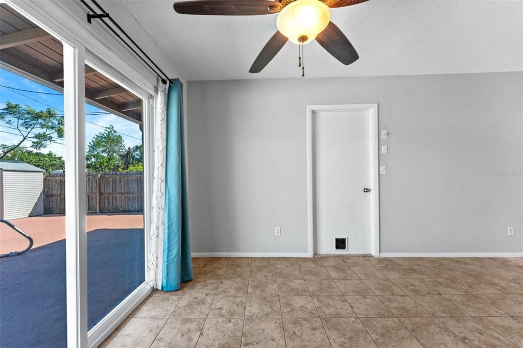 Под контрактом: $330,000 (3 спален, 1 ванн, 988 Квадратных фут)