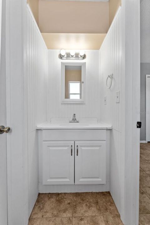 Под контрактом: $330,000 (3 спален, 1 ванн, 988 Квадратных фут)