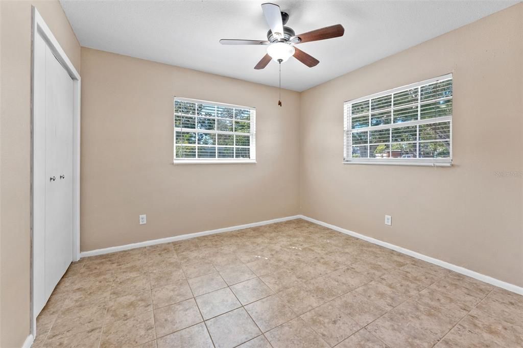 Под контрактом: $330,000 (3 спален, 1 ванн, 988 Квадратных фут)