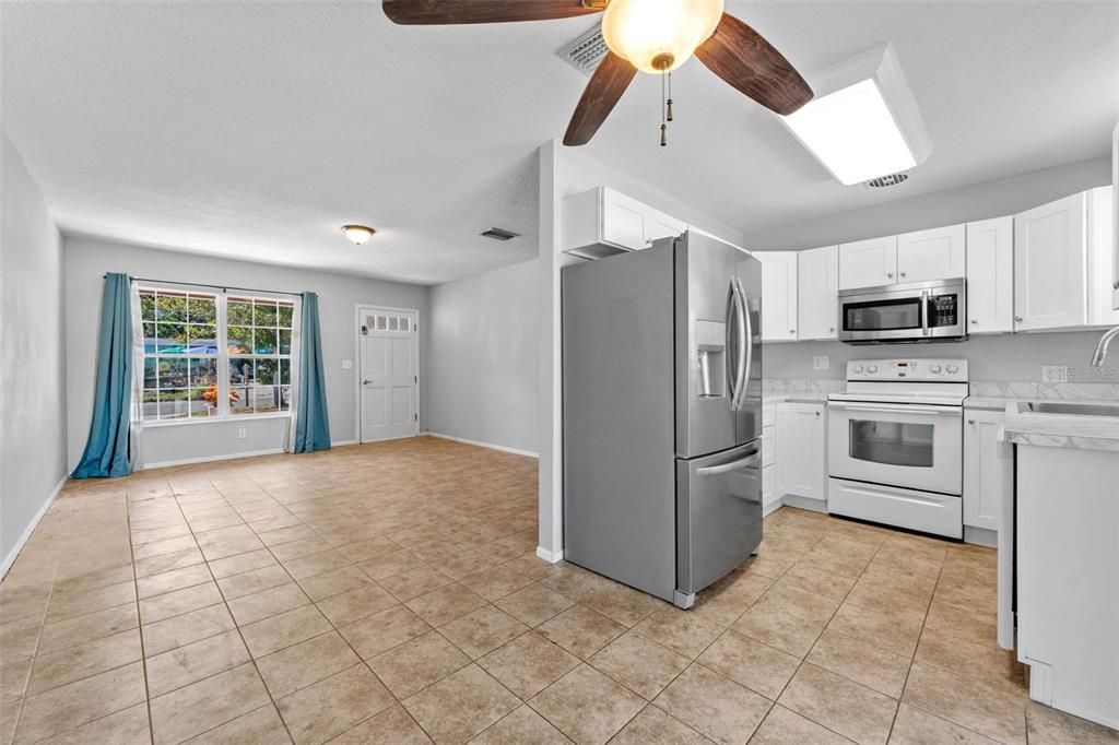 Под контрактом: $330,000 (3 спален, 1 ванн, 988 Квадратных фут)