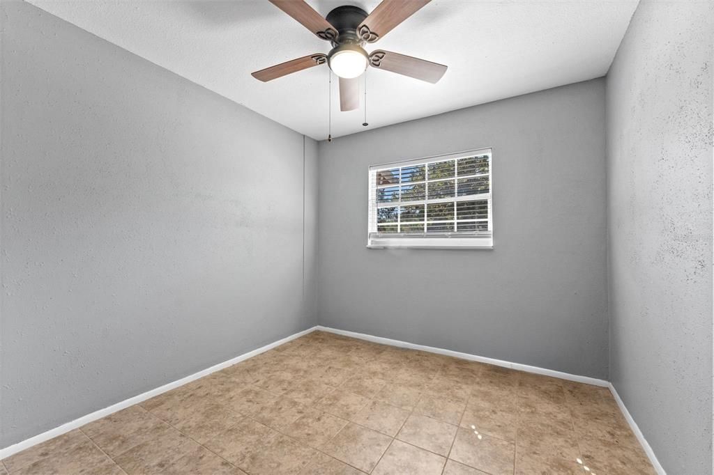 Под контрактом: $330,000 (3 спален, 1 ванн, 988 Квадратных фут)