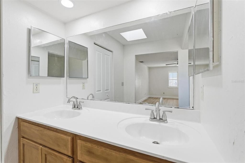 Active With Contract: $399,900 (3 beds, 2 baths, 1974 Square Feet)