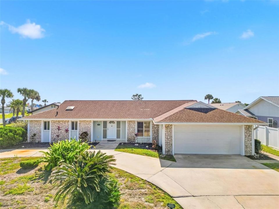 Active With Contract: $399,900 (3 beds, 2 baths, 1974 Square Feet)