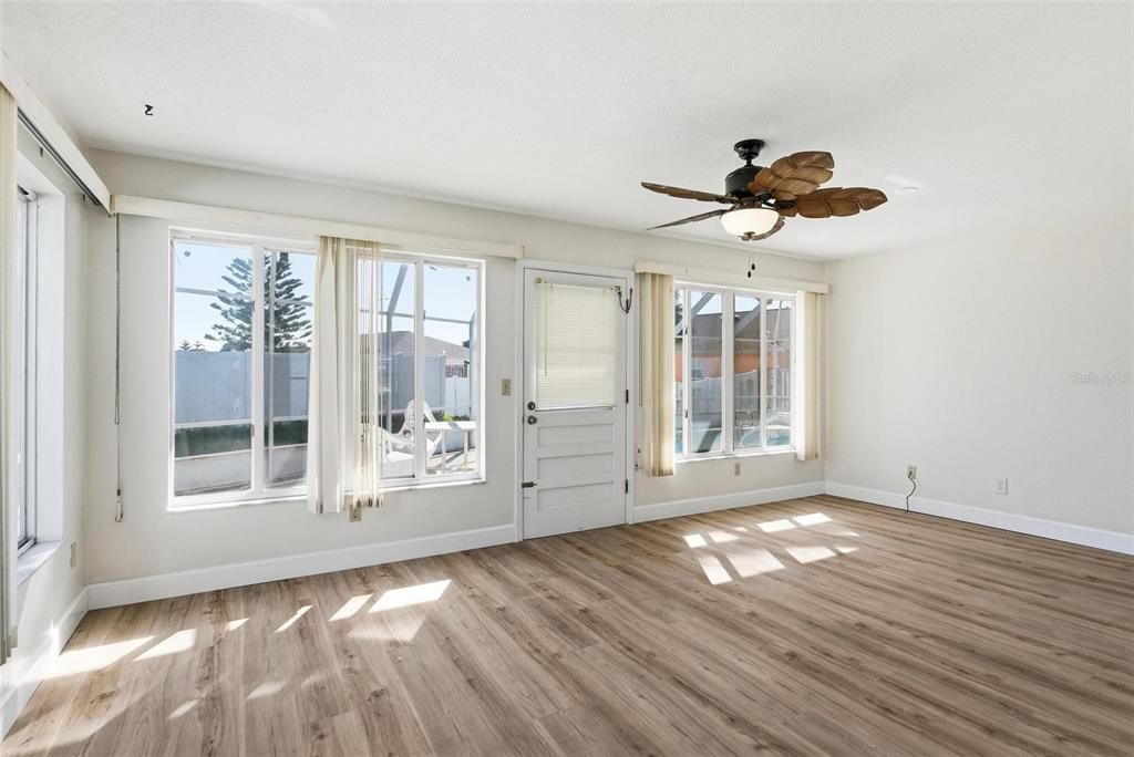 Active With Contract: $399,900 (3 beds, 2 baths, 1974 Square Feet)