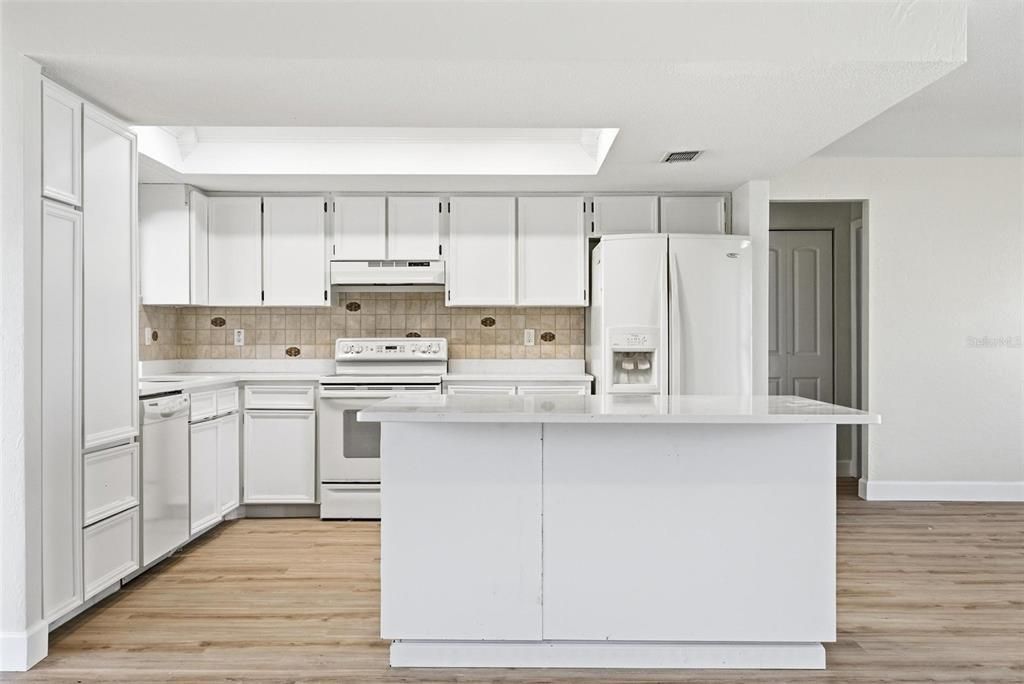 Active With Contract: $399,900 (3 beds, 2 baths, 1974 Square Feet)