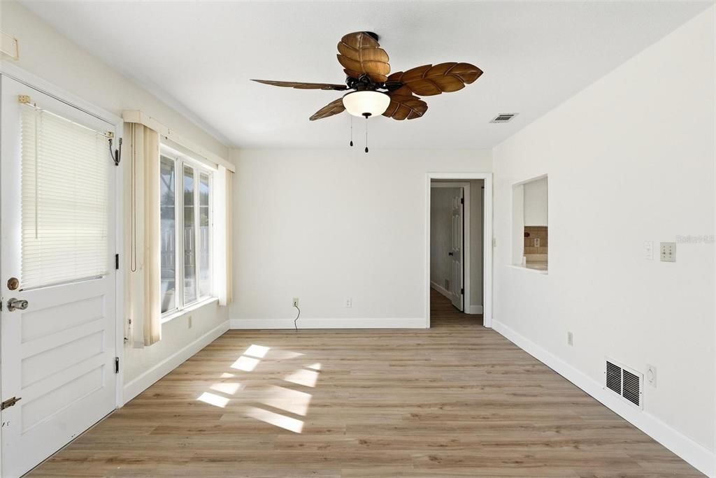 Active With Contract: $399,900 (3 beds, 2 baths, 1974 Square Feet)