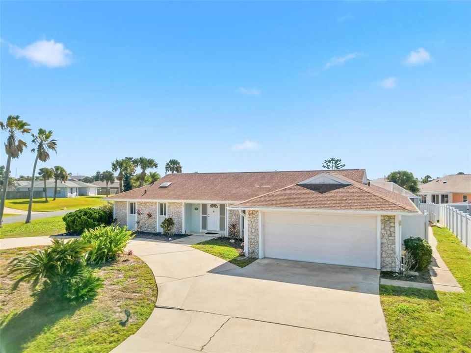 Active With Contract: $399,900 (3 beds, 2 baths, 1974 Square Feet)