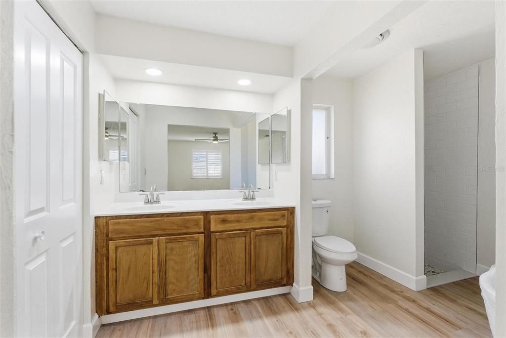 Active With Contract: $399,900 (3 beds, 2 baths, 1974 Square Feet)