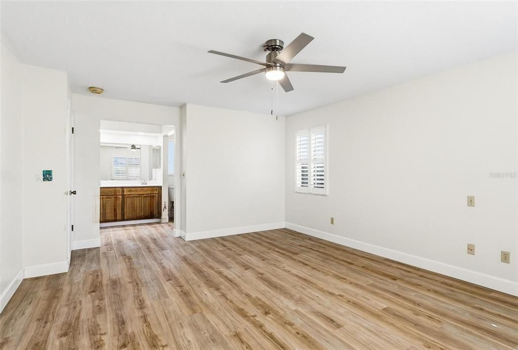 Active With Contract: $399,900 (3 beds, 2 baths, 1974 Square Feet)