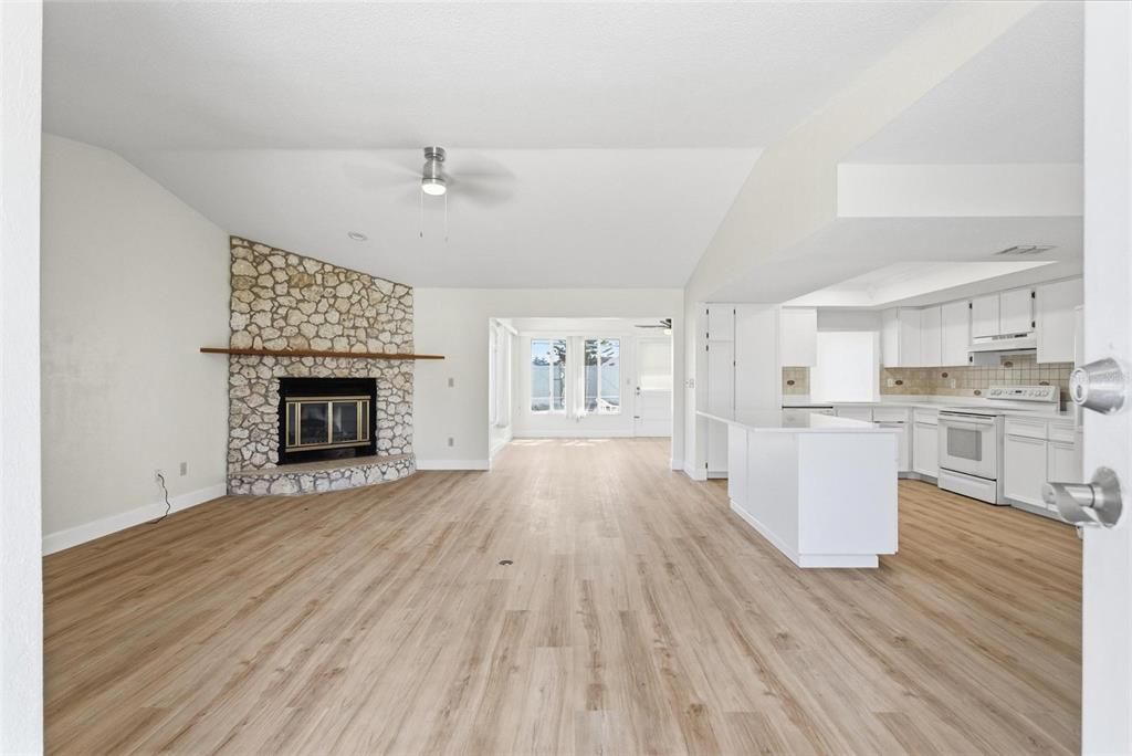 Active With Contract: $399,900 (3 beds, 2 baths, 1974 Square Feet)