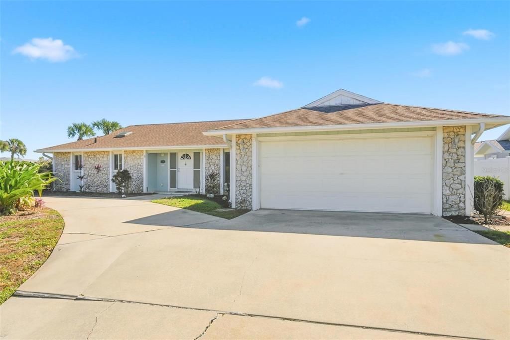 Active With Contract: $399,900 (3 beds, 2 baths, 1974 Square Feet)