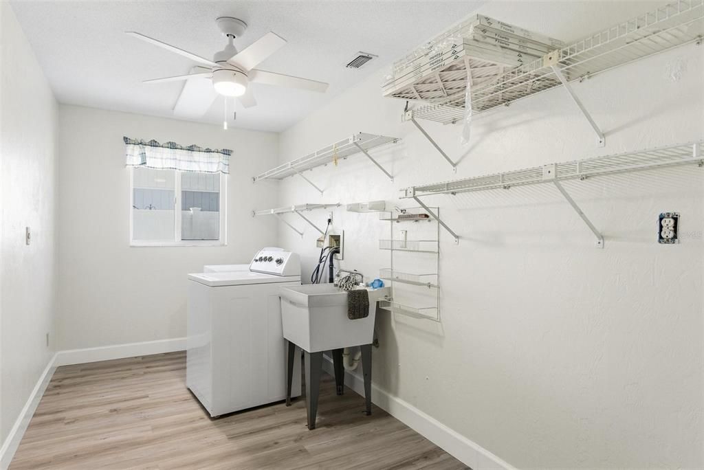 Active With Contract: $399,900 (3 beds, 2 baths, 1974 Square Feet)