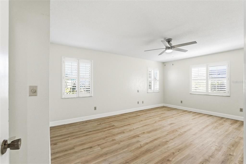 Active With Contract: $399,900 (3 beds, 2 baths, 1974 Square Feet)