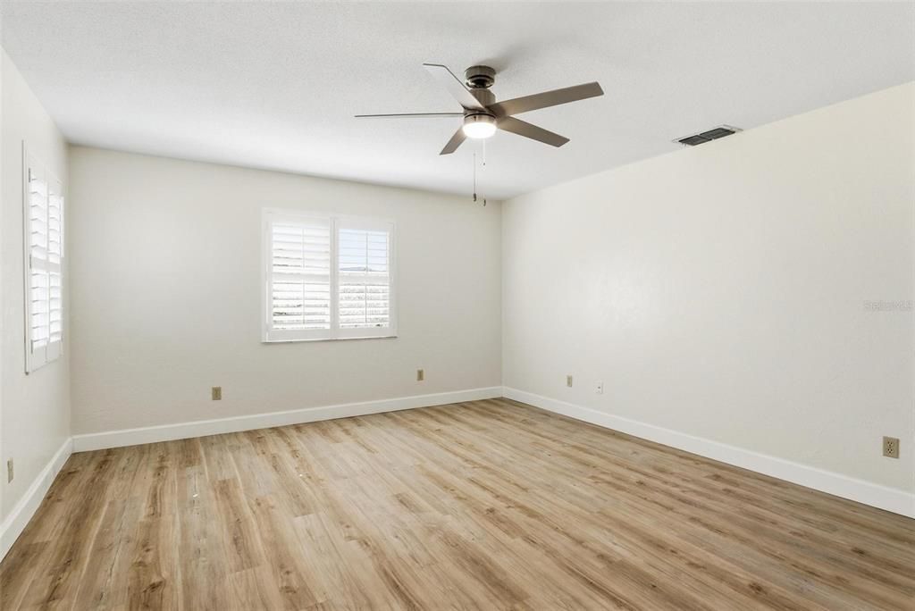 Active With Contract: $399,900 (3 beds, 2 baths, 1974 Square Feet)