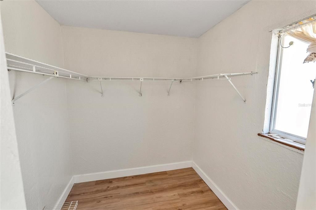 Active With Contract: $399,900 (3 beds, 2 baths, 1974 Square Feet)