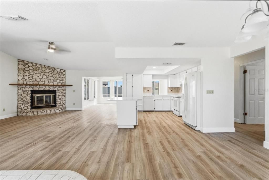 Active With Contract: $399,900 (3 beds, 2 baths, 1974 Square Feet)