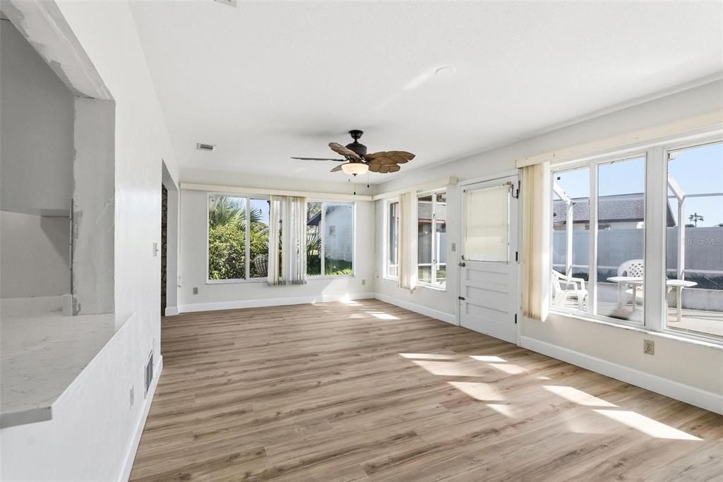 Active With Contract: $399,900 (3 beds, 2 baths, 1974 Square Feet)