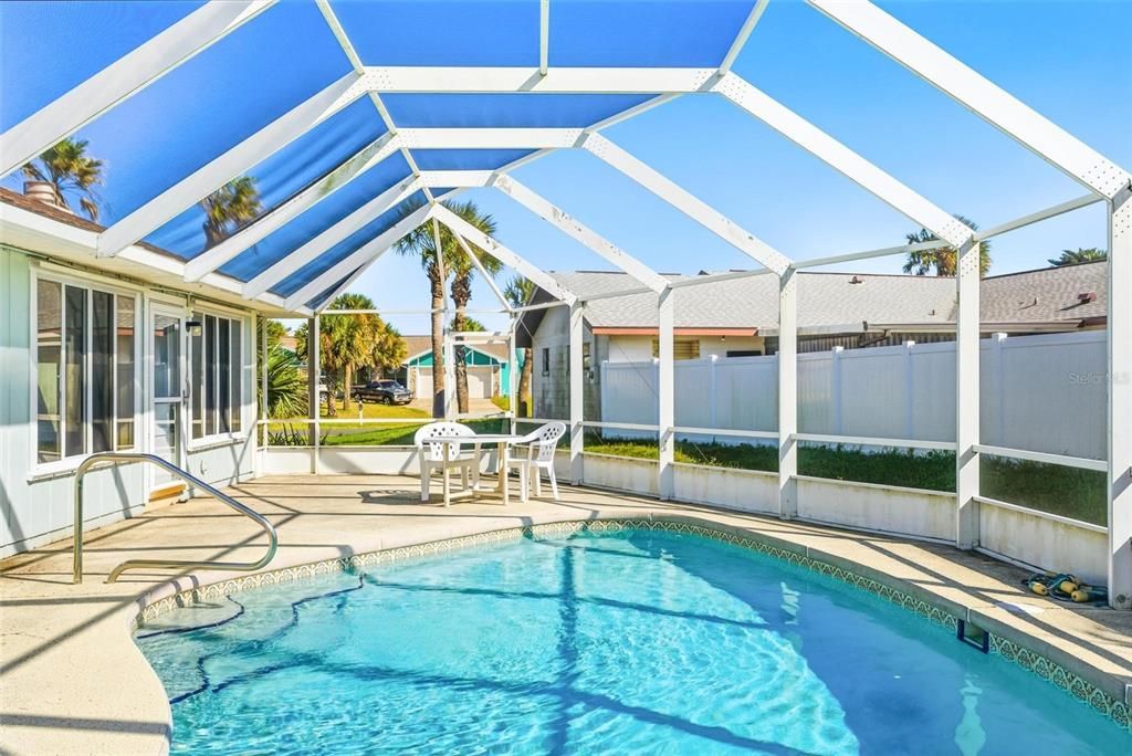 Active With Contract: $399,900 (3 beds, 2 baths, 1974 Square Feet)