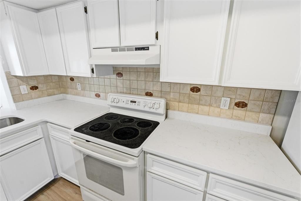 Active With Contract: $399,900 (3 beds, 2 baths, 1974 Square Feet)
