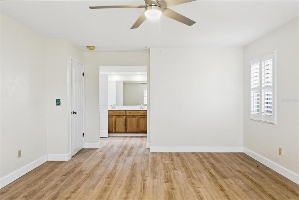 Active With Contract: $399,900 (3 beds, 2 baths, 1974 Square Feet)