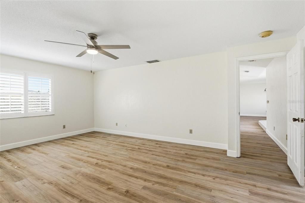 Active With Contract: $399,900 (3 beds, 2 baths, 1974 Square Feet)