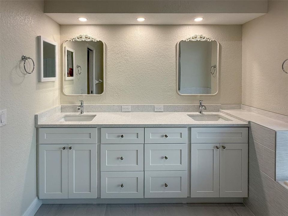 For Sale: $399,900 (3 beds, 2 baths, 1926 Square Feet)