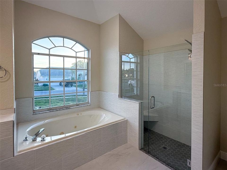 For Sale: $399,900 (3 beds, 2 baths, 1926 Square Feet)