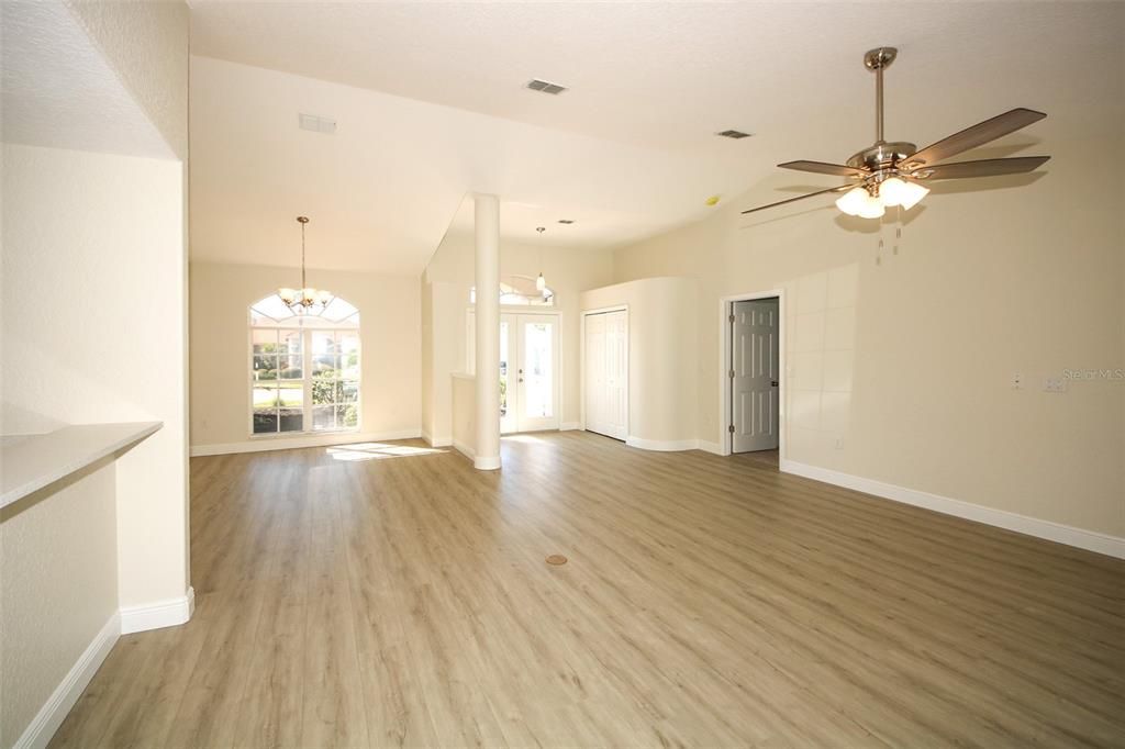 For Sale: $399,900 (3 beds, 2 baths, 1926 Square Feet)