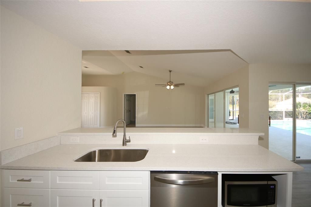 For Sale: $399,900 (3 beds, 2 baths, 1926 Square Feet)