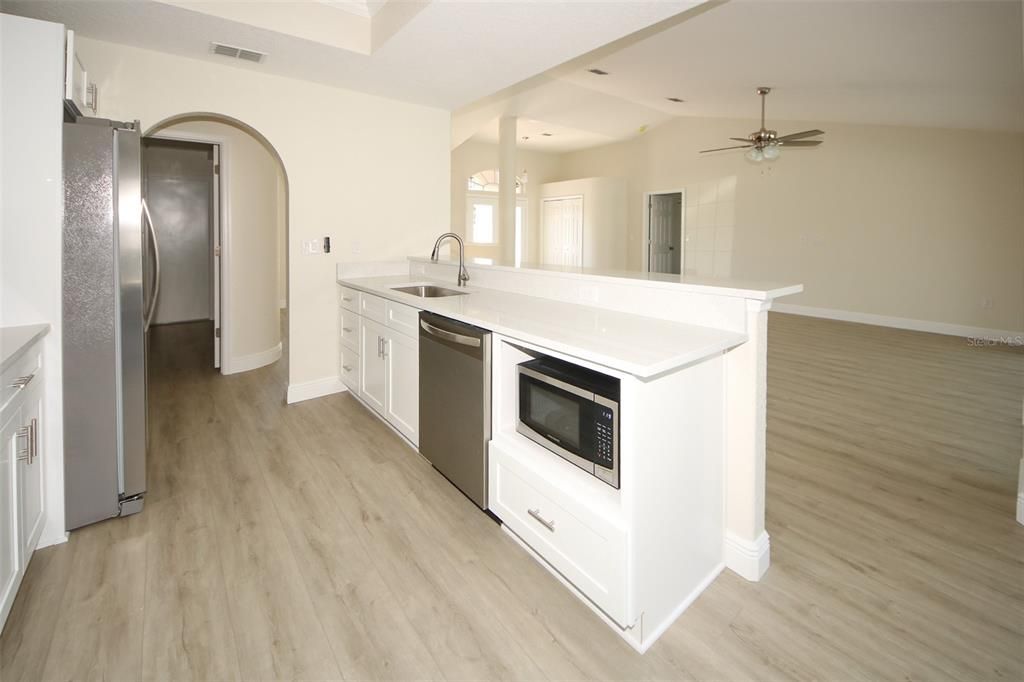 For Sale: $399,900 (3 beds, 2 baths, 1926 Square Feet)