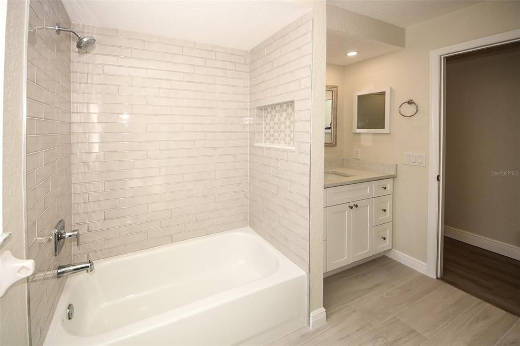 For Sale: $399,900 (3 beds, 2 baths, 1926 Square Feet)