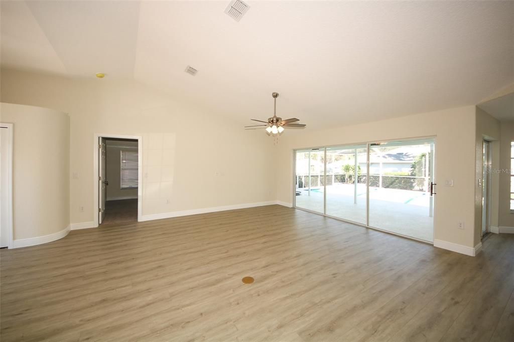 For Sale: $399,900 (3 beds, 2 baths, 1926 Square Feet)