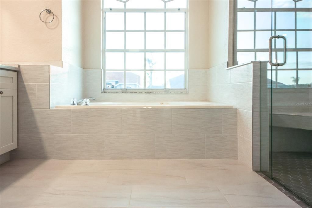 For Sale: $399,900 (3 beds, 2 baths, 1926 Square Feet)