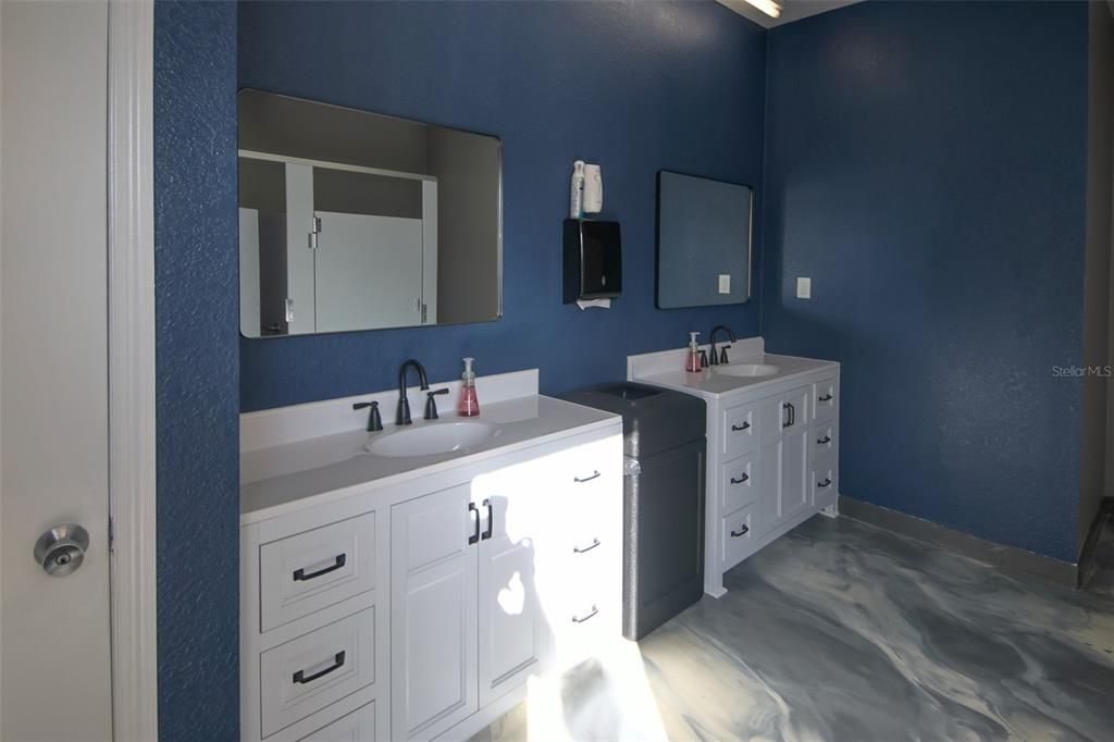 For Sale: $399,900 (3 beds, 2 baths, 1926 Square Feet)