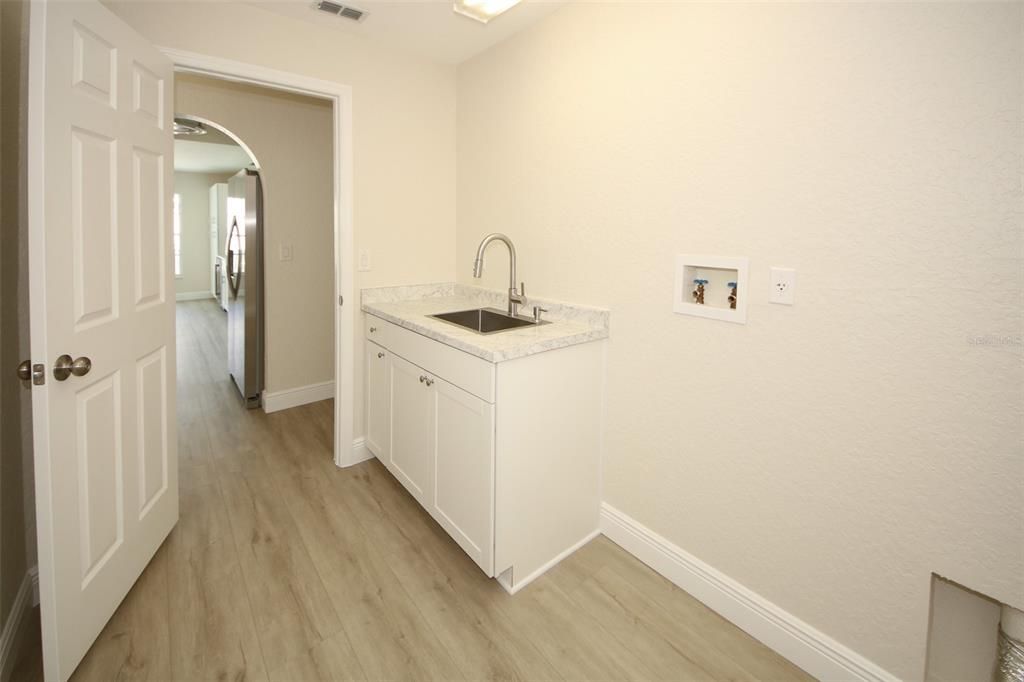 For Sale: $399,900 (3 beds, 2 baths, 1926 Square Feet)