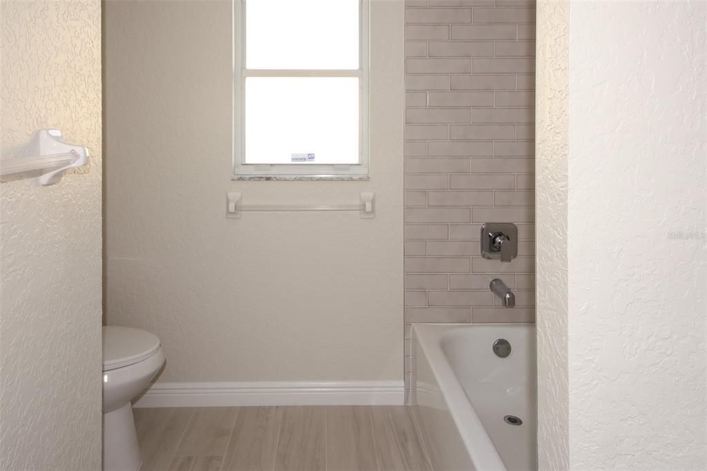 For Sale: $399,900 (3 beds, 2 baths, 1926 Square Feet)