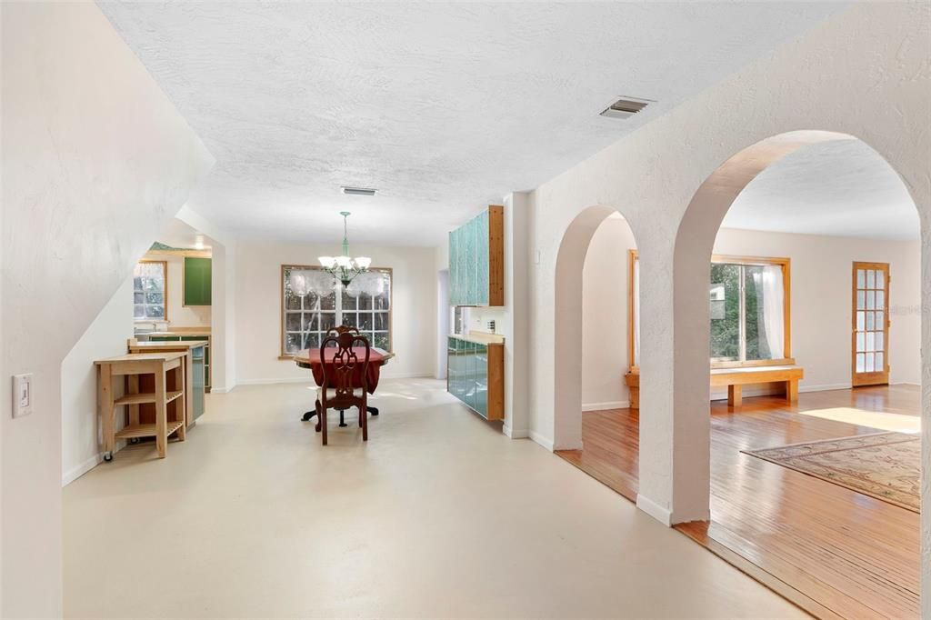 For Sale: $335,000 (5 beds, 3 baths, 2817 Square Feet)