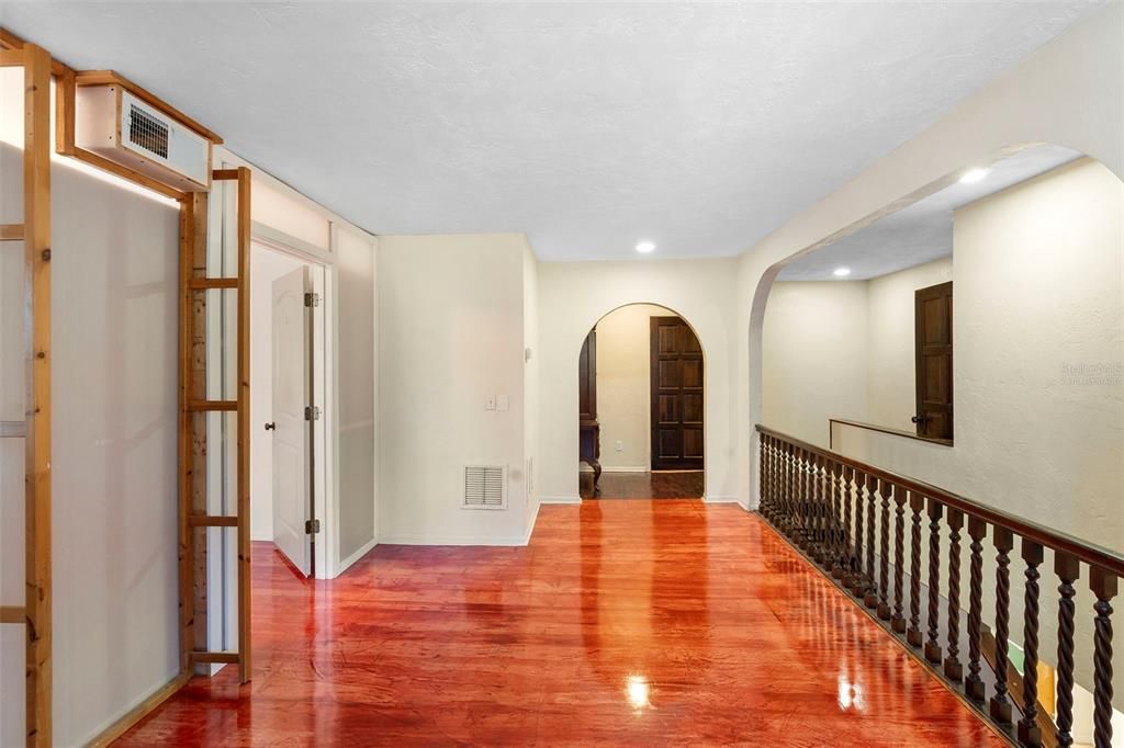 For Sale: $335,000 (5 beds, 3 baths, 2817 Square Feet)