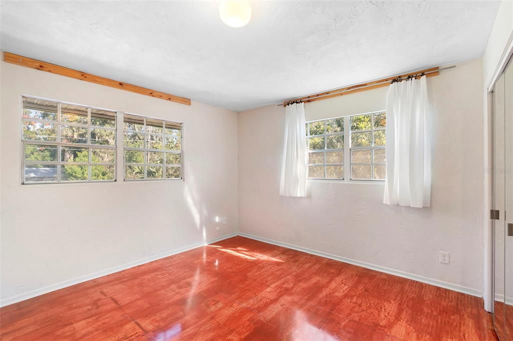 For Sale: $335,000 (5 beds, 3 baths, 2817 Square Feet)