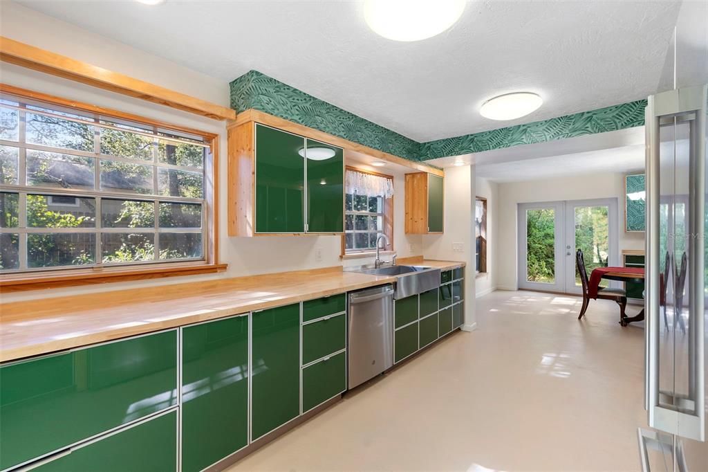 For Sale: $335,000 (5 beds, 3 baths, 2817 Square Feet)