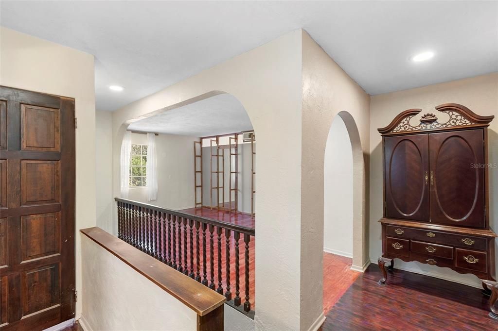 For Sale: $335,000 (5 beds, 3 baths, 2817 Square Feet)