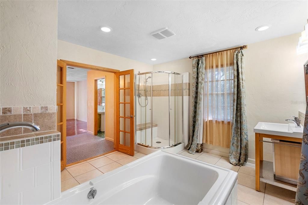 For Sale: $335,000 (5 beds, 3 baths, 2817 Square Feet)